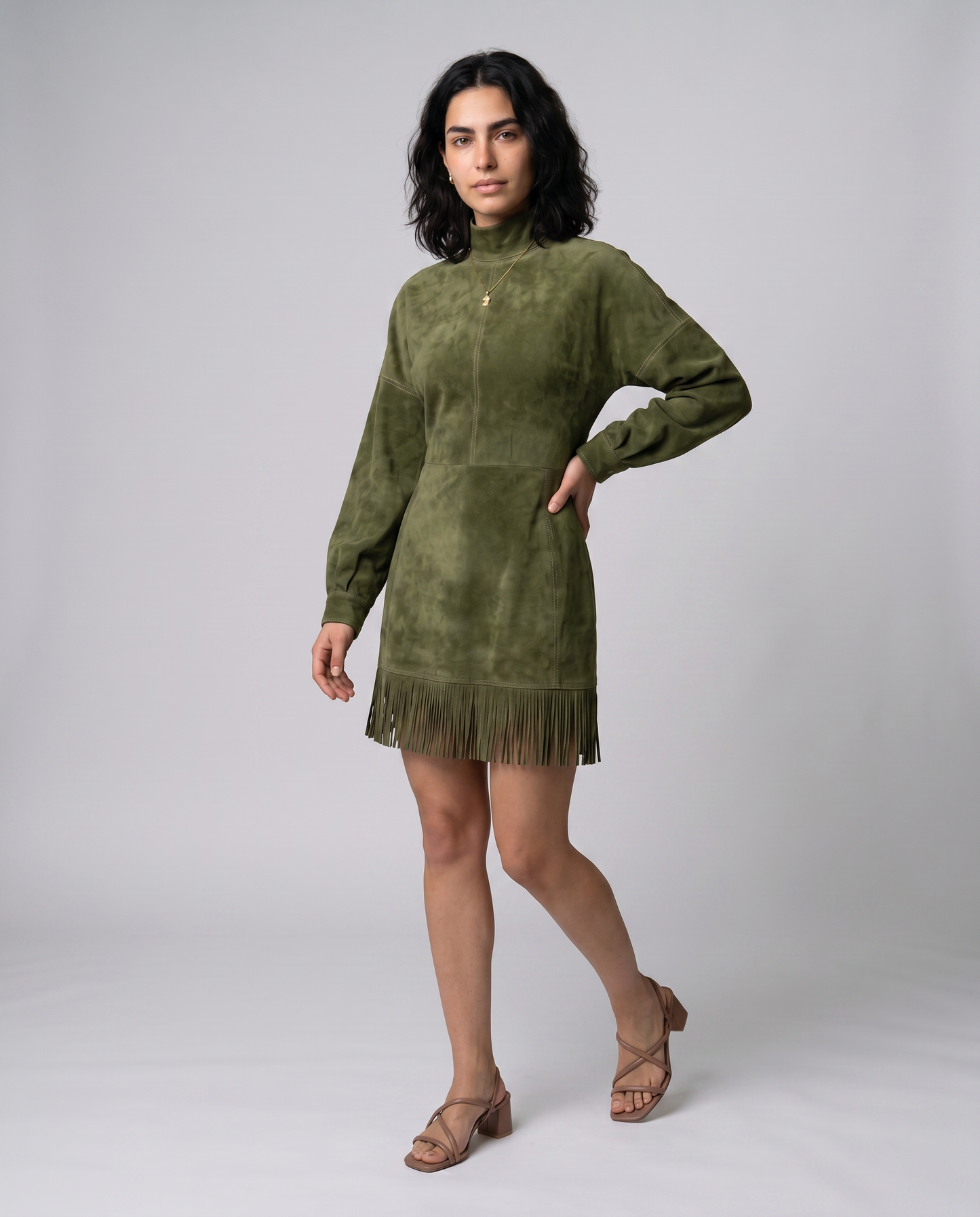 SIRA-Vestido de ante con cuello alto y flecos