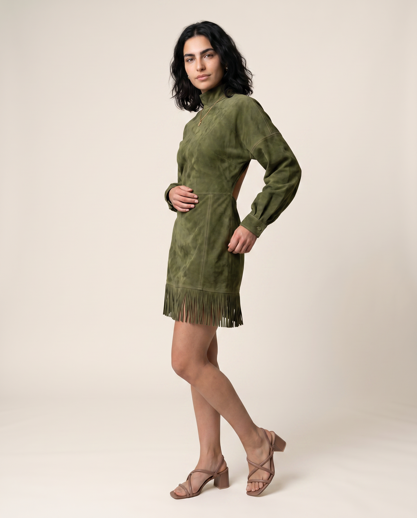 SIRA-Vestido de ante con cuello alto y flecos