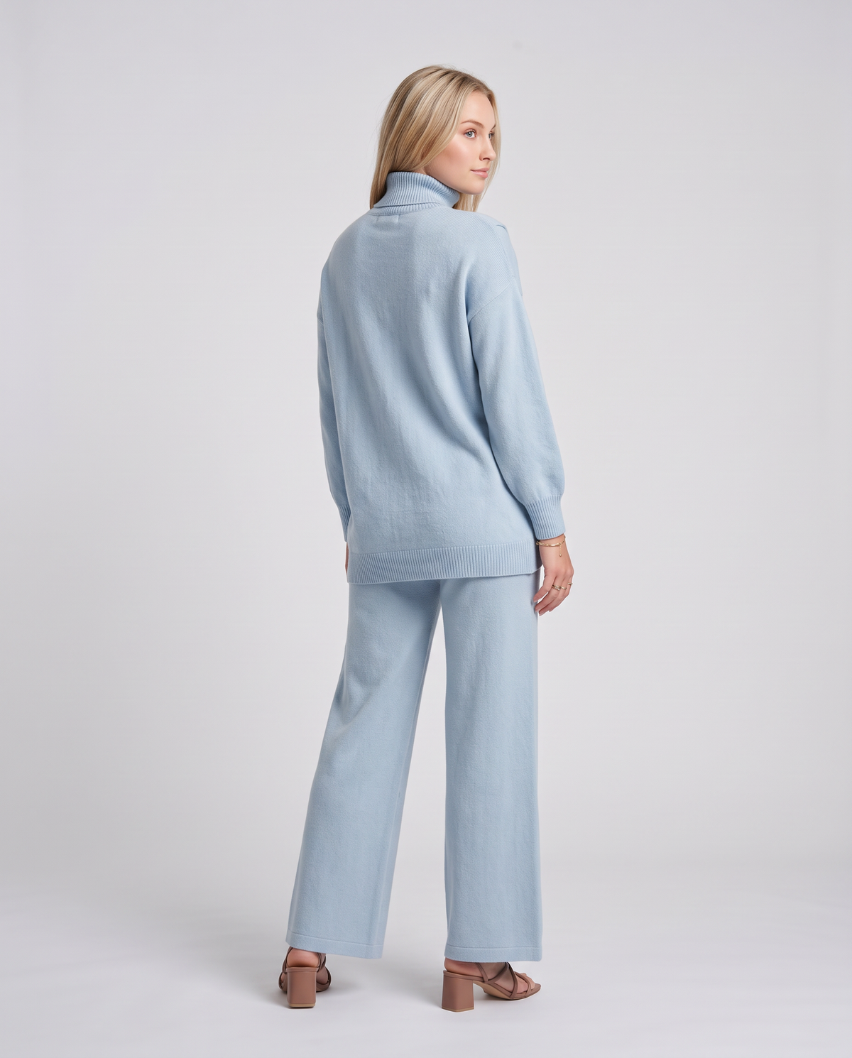 NOA- Conjunto de punto: jersey cuello alto y pantalón ancho