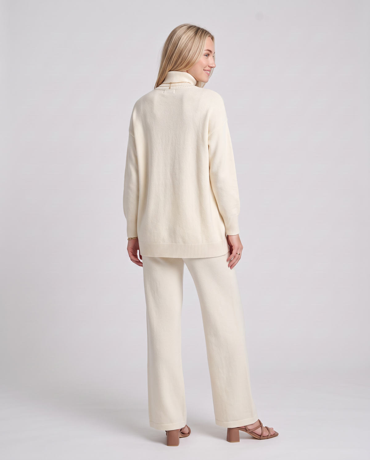 NOA- Conjunto de punto: jersey cuello alto y pantalón ancho