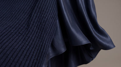 Loredana | Vestido Maxi Asimétrico con Escote en V y Paneles de Satén Azul Marino