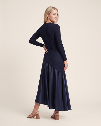 Loredana | Vestido Maxi Asimétrico con Escote en V y Paneles de Satén Azul Marino