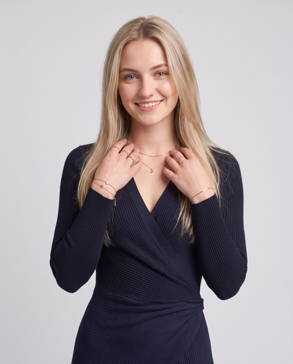 Loredana | Vestido Maxi Asimétrico con Escote en V y Paneles de Satén Azul Marino